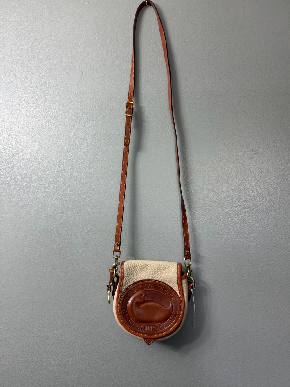 Vintage Dooney Bourke All Weather Leather 2 Duck Bag cream y2k 90s Crossbody - Picture 3 of 12